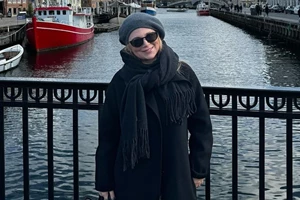 Η Νάνσυ Ζαμπέτογλου στα καλύτερά της | Τα υγιή ξανθά μαλλιά και το υπέροχο δέρμα