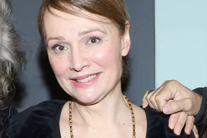 Αθηνά Οικονομάκου | Girls night με τις φίλες της στο θέατρο - εικόνα 5