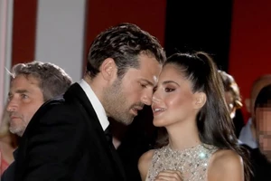 Pregnancy Chic | Η Αλεξάνδρα Νίκα με μαύρο εφαρμοστό φόρεμα στη συναυλία του Κωνσταντίνου Αργυρού στο Ηρώδειο - εικόνα 7