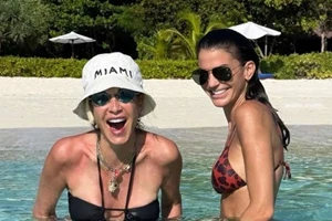 Για shopping therapy η Άννα Βίσση | Τα παιδικά φορεματάκια που επέλεξε - εικόνα 2