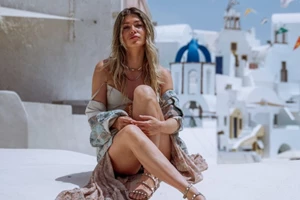 Θέλεις να δημιουργήσεις το τέλειο look για την παραλία; Η Ηλιάνα Παπαγεωργίου δίνει τα καλύτερα tips