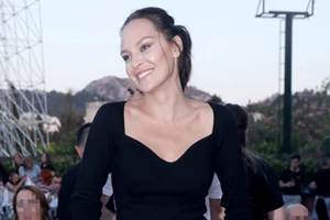 Η Υβόννη Μπόσνιακ φόρεσε το πιο κολακευτικό μπικίνι του καλοκαιριού