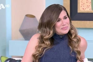 Γέννησε η Νεσχάν Μουλαζίμ | Η πρώτη φωτογραφία από το μαιευτήριο - εικόνα 2