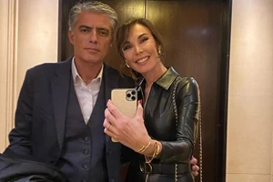 Σε αποκριάτικη διάθεση η Τατιάνα Στεφανίδου | Οι φωτογραφίες με τις αποκριάτικες μάσκες με τη Μάρα Ζαχαρέα