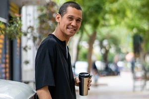 Σωτήρης Κοντιζάς | Χορεύει μπάλο στον γάμο φίλων του - εικόνα 3