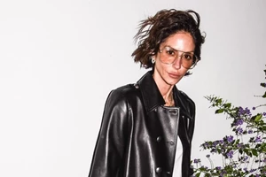 Αν δυσκολεύεσαι να κάνεις layering αυτή η Zara κομψή ζακέτα θα σου λύσει τα χέρια