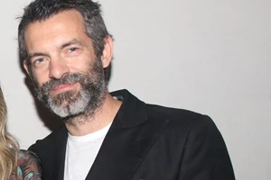 Η Αθηνά Οικονομάκου διασκέδασε σε χριστουγεννιάτικο λούνα πάρκ με τον γιο της, Μάξιμο - εικόνα 2