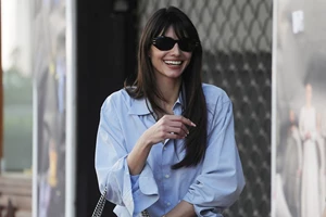 Αυτά είναι τα πιο θηλυκά ψηλοτάκουνα πέδιλα που δεν φεύγουν ποτέ από τη μόδα | Τα φόρεσε και η Σταματίνα Τσιμτσιλή - εικόνα 2