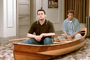 Ο Διονύσης Ατζαράκης απαντάει με τον καλύτερο τρόπο σε όσους αναρωτιούνται για τη θλίψη μας για τον Matthew Perry