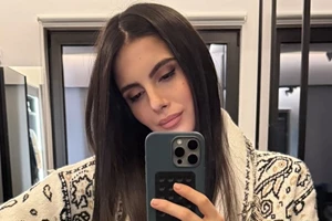 Κατερίνα Καινούργιου | Το μανικιούρ της είναι στην classy γήινη απόχρωση που κλείνει το μάτι στις τάσεις της μόδας - εικόνα 2