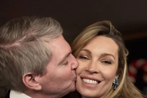 Μαριέττα Χρουσαλά | Χαλαρή βόλτα στην Αθήνα με το παντελόνι που λατρεύουν όλα τα fashion girls - εικόνα 5