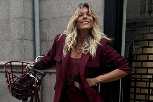 Η Βάσια Κωσταρά με το πανωφόρι που θα σε κρατήσει ζεστή όσο κρύο κι αν έχει