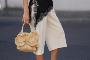 Οι πιο ιδιαίτερες mini bags που θα αναβαθμίσουν κάθε καλοκαιρινή σου εμφάνιση