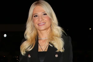 Η Φαίη Σκορδά στο πρώτο της ταξίδι μετά την απώλεια του μπαμπά της | Ο προορισμός που επέλεξε