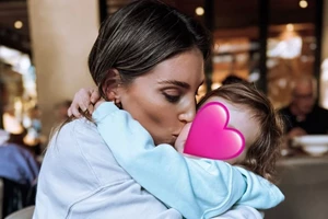 Αθηνά Οικονομάκου | Πάσχα στη γενέτειρά της με τον Μπρούνο Τσερέλα και τα παιδιά της - εικόνα 6