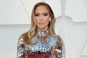 10 glam looks για να λάμψεις σε όλα τα χριστουγεννιάτικα parties