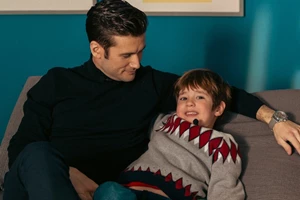 "Μπαμπά Σ' αγαπώ" | Θα κλέψει ο Πάρης την ωραία Ελένη από τον Δημήτρη;