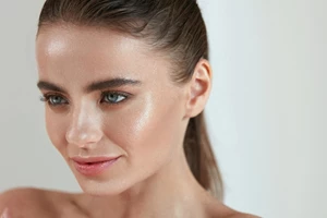 8 ενυδατικά καθαριστικά προσώπου που είναι ιδανικά για τους μήνες του χειμώνα