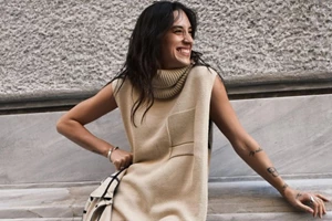 Γιώργος Καράβας - Ραφαέλα Ψαρρού | Στόλισαν το χριστουγεννιάτικο δέντρο τους σε μία cozy γωνιά του σπιτιού τους