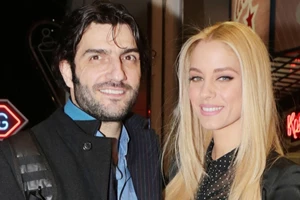 Ο Νίκος Κουρής στην Επίδαυρο | Η σέξι εμφάνιση και το ενδιαφέρον outfit του ηθοποιού - εικόνα 2