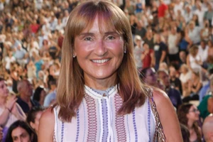 "Για μπυρίτσα με τις φίλες της" | Η Μάρα Ζαχαρέα σε μεσημεριανή έξοδο με καλή παρέα