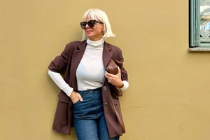 Η Σίσσυ Χρηστίδου με ασημί metallic φούστα από τη Marks & Spencer | Πώς θα τη φορέσεις χωρίς λάθος - εικόνα 2