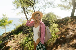 5 κομψά καλοκαιρινά looks με κομμάτια που έχεις σίγουρα στη συλλογή σου