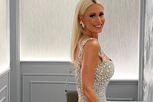 Μαρία Μπακοδήμου | Η λεπτομέρεια στη φούστα της που έκανε το look της την απόλυτη γιορτινή επιλογή