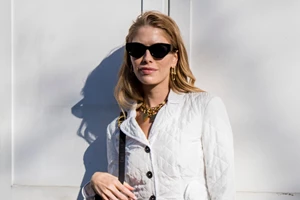 Ψάχνεις την ιδανική βαλίτσα; Η Κλέλια Ανδριολάτου επέλεξε την κατάλληλη για τις διακοπές