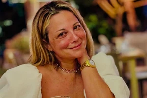 Νάνσυ Ζαμπέτογλου | Με κοστούμι Marks & Spencer στο φωτεινό χρώμα του lime