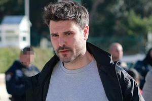 "Πιο ερωτικός από ποτέ" | Ο Μιχάλης Λεβεντογιάννης φωτογραφίζεται με τη νέα συμπρωταγωνίστριά του στο θέατρο - εικόνα 2