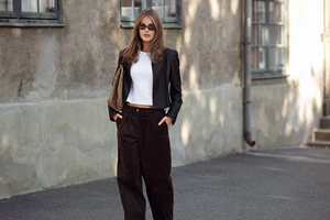 H μαύρη Mango τσάντα που θα κάνει κάθε look σου πιο πολυτελές - εικόνα 2