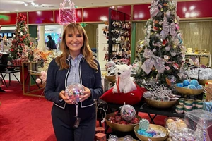 Στη μοναδική πλωτή φάρμα στον κόσμο η Μάρα Ζαχαρέα - εικόνα 2