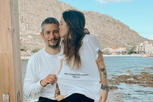 Εριέττα Κούρκουλου | Δείχνει τη φουσκωμένη κοιλιά της και αποκαλύπτει το όνομα του γιου της