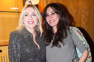 Δήμητρα Ματσούκα | Το total white σύνολο σε βόλτα με τον Ραφαέλλο της