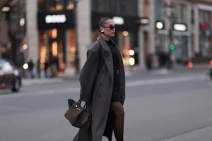 Αυτές οι μαύρες Mary Janes από τη Zara κοστίζουν 29,95 ευρώ και είναι μια από τις μεγαλύτερες και πιο κομψές τάσεις της σεζόν - εικόνα 2