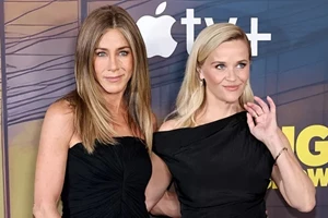 Ερωτευμένη η Jennifer Aniston | Μόλις επισημοποίησε τη σχέση της με τον Jim Curtis - εικόνα 2