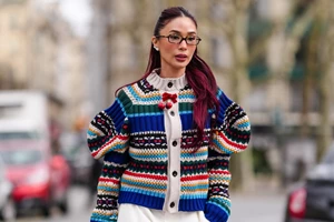 Αυτό το maxi μαύρο φόρεμα από τη Sinsay κοστίζει 9,99 ευρώ και θα γίνει το νέο σου αγαπημένο - εικόνα 2