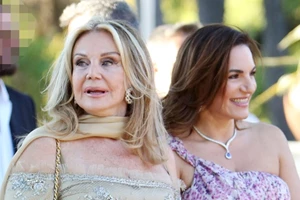 Παύλος Βαρδινογιάννης - Κατερίνα Μπιρμπίλη | Η κομψή μπομπονιέρα, το art de la table και η 3όροφη τούρτα στη δεξιωση του γάμου τους