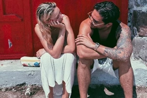 Ο Χρήστος Μάστορας μάς έδειξε την αδερφή του | Της έδωσε να τραγουδήσει