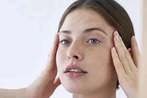 Οι δροσερές κρέμες ματιών της άνοιξης για ενυδάτωση σε βάθος on a budget