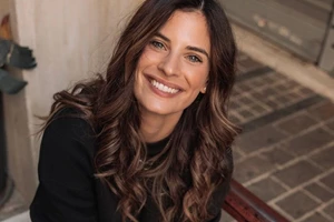 Straight hair don’t care | Το νέο hair look που ανανέωσε την Χριστίνα Μπόμπα