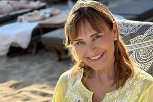 "Η πιο ωραία ώρα της ημέρας" | Η Μάρα Ζαχαρέα ποζάρει με τις φίλες της στο ηλιοβασίλεμα