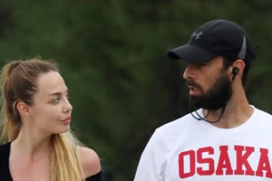 Αντωνία Καλλιμούκου | Η σπάνια εμφάνιση με τον σύζυγό της, Νίκο Παραδείση και τα extra μακριά μαλλιά της - εικόνα 4