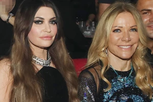 Μαριάννα Λάτση | Με mini glam φόρεμα σε κοσμικό gala και γοητευτικό συνοδό στο πλευρό της