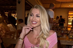 Κωνσταντίνα Σπυροπούλου | Παρακολούθησε το πιο τρυφερό μάθημα "οδήγησης" παρέα με τους γιους της - εικόνα 2