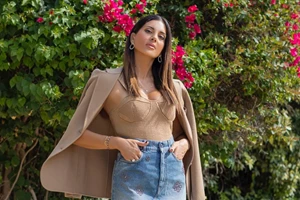 Αυτές οι βελούδινες sling-back γόβες από τη Mango κοστίζουν 39,99 ευρώ και είναι τα παπούτσια που θα φορέσουμε περισσότερο στις γιορτές