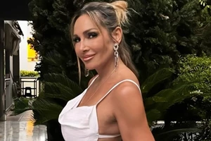 Χωρίς τύψεις στην κουζίνα η Ελένη Πετρουλάκη | Η "μαμαδίστικη" καρμπονάρα που ετοίμασε