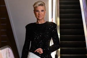 Η Σταματίνα Τσιμτσιλή φόρεσε το πιο κολακευτικό δερμάτινο παντελόνι | Κοστίζει λιγότερο από 30 ευρώ - εικόνα 4