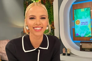 Βάσια Κωσταρά | Το σύνολό της είναι στην απόχρωση που αξίζει μια θέση στις εμφανίσεις σου αυτήν την άνοιξη - εικόνα 2